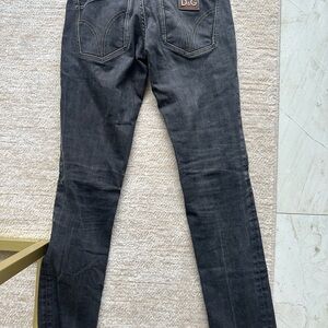 D&G woman’s Dark Gray/black Straight Jeans.